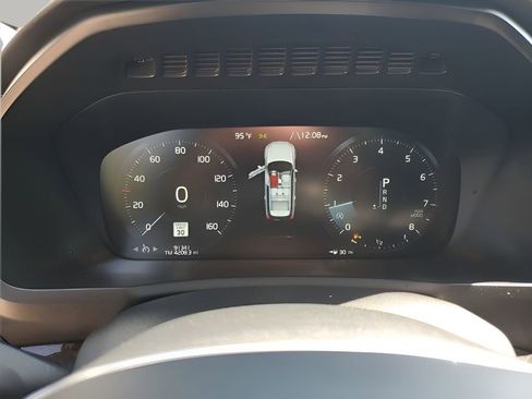 Used 2017 Volvo XC90 T5 Momentum w/ Vision Package image 34