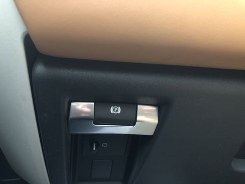 Used 2023 Land Rover Defender 110 S image 13