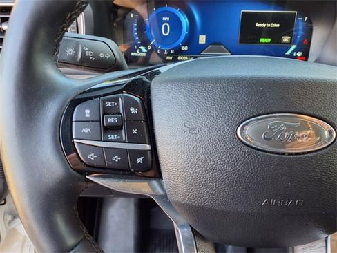 Used 2022 Ford Explorer Platinum w/ Technology Package image 11