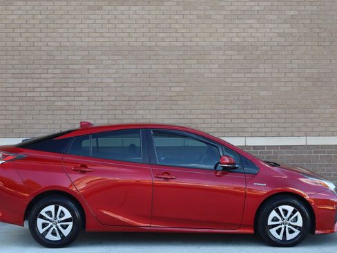 Used 2018 Toyota Prius Four w/ Advanced Technology Package FWD image 3