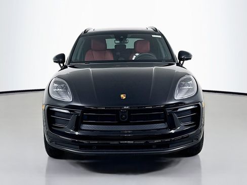 Certified 2025 Porsche Macan image 6