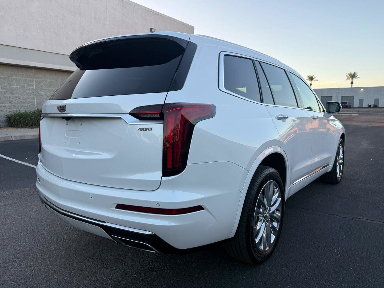 Used 2023 Cadillac XT6 Premium Luxury w/ Technology Package AWD/4WD image 3