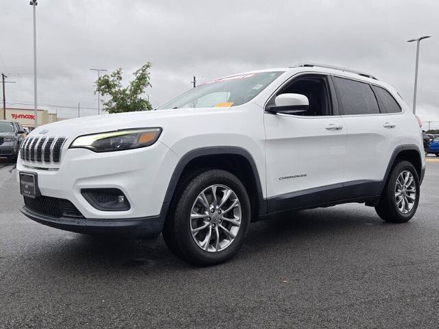 Used 2019 Jeep Cherokee Latitude Plus w/ Cold Weather Group AWD/4WD image 2
