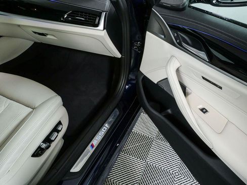 Used 2021 BMW M550i xDrive AWD/4WD image 25