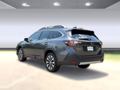 Used 2025 Subaru Outback Touring AWD/4WD image 3