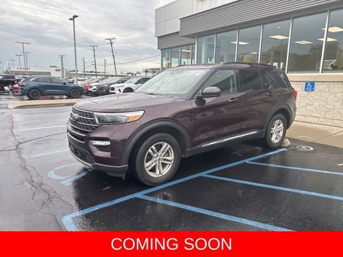 Used 2022 Ford Explorer XLT w/ Equipment Group 202A AWD/4WD image 2