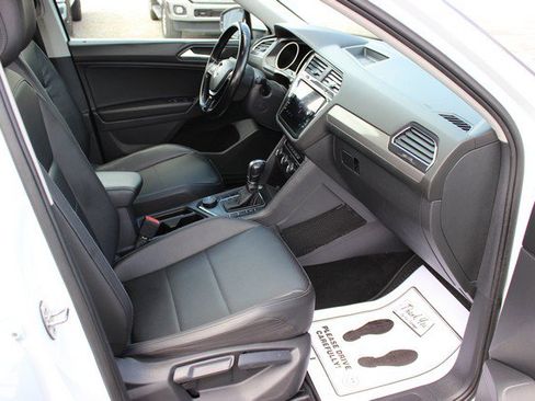 Used 2019 Volkswagen Tiguan SE w/ Panoramic Sunroof Package AWD/4WD image 15