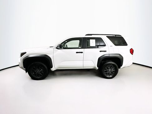 Used 2025 Toyota 4Runner SR5 AWD/4WD image 4