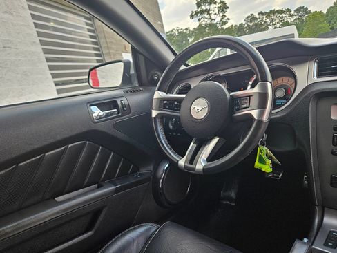 Used 2010 Ford Mustang GT Premium RWD image 9