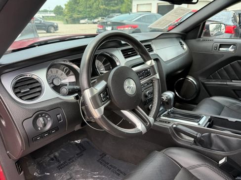 Used 2010 Ford Mustang Convertible RWD image 17