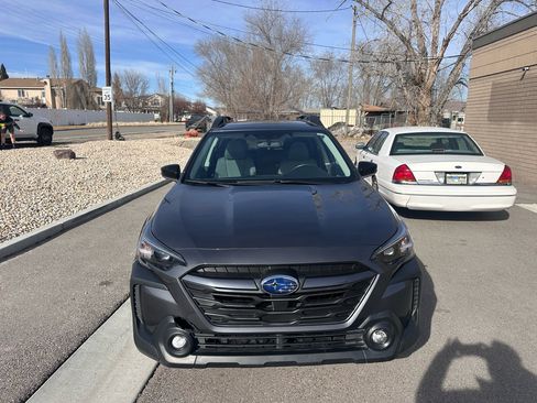 Used 2023 Subaru Outback Premium image 9