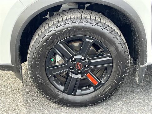 Used 2025 Nissan Rogue SV image 11