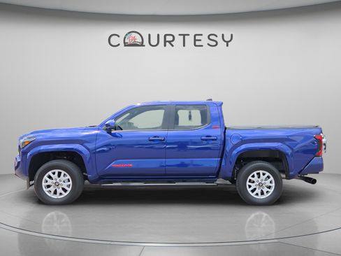 Certified 2025 Toyota Tacoma SR5 RWD image 2