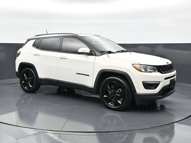 Used 2018 Jeep Compass Latitude FWD image 3