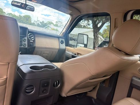 Used 2016 Ford F250 Lariat w/ Lariat Ultimate Package AWD/4WD image 9