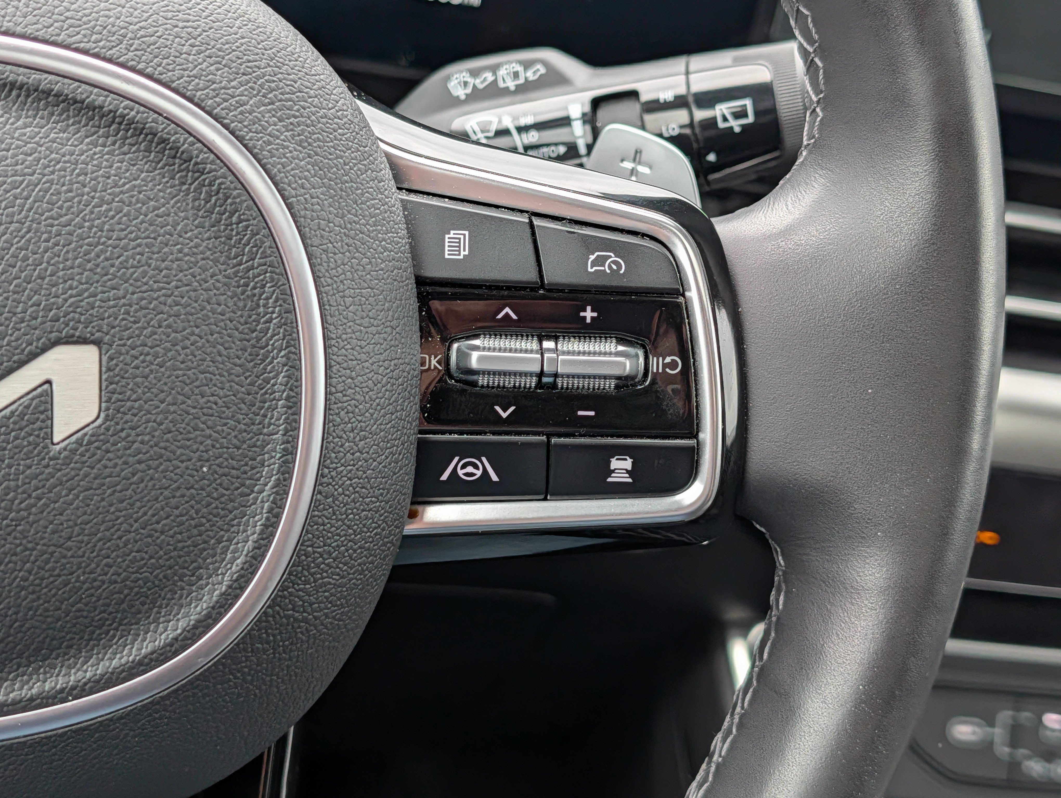 Certified 2025 Kia Carnival SX Prestige FWD image 30