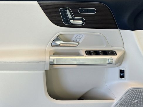 Certified 2026 Mercedes-Benz GLB 250 4MATIC image 17