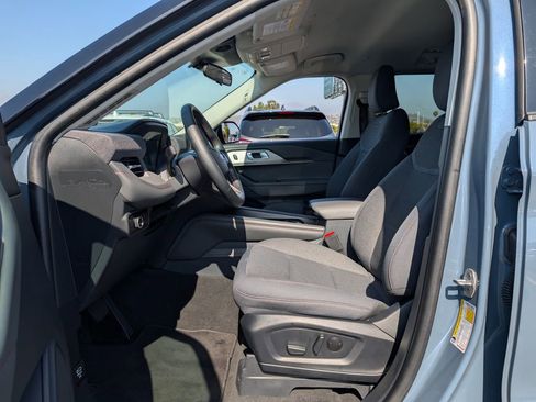 Used 2025 Ford Explorer Active RWD image 15