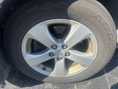 Used 2011 Toyota Sienna LE image 2