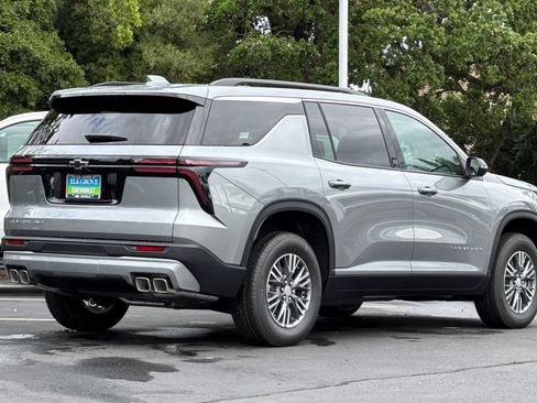 Used 2026 Chevrolet Traverse LT w/ Driver Confidence Package AWD/4WD image 3