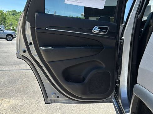 Used 2019 Jeep Grand Cherokee Limited AWD/4WD image 24