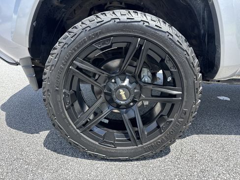 Used 2021 Toyota Tacoma SR5 w/ SR5 Appearance Package (SM) RWD image 12