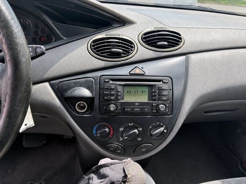 Used 2003 Ford Focus SE FWD image 10