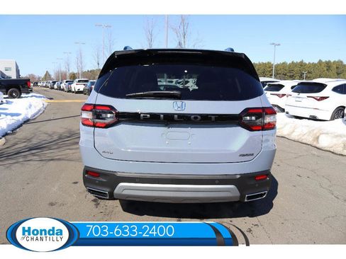 New 2025 Honda Pilot Touring image 6