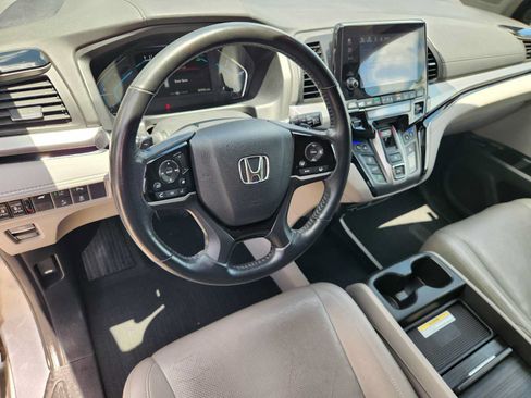 Used 2020 Honda Odyssey Elite image 2