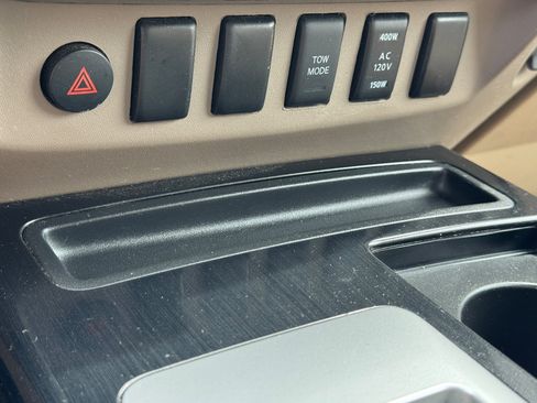 Used 2013 Nissan Titan SV w/ SV Value Truck Pkg image 18