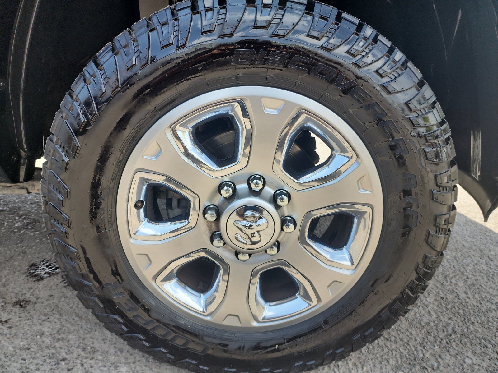 Used 2018 RAM 2500 Laramie w/ Sport Appearance Group AWD/4WD image 31
