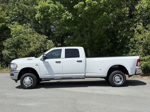 Used 2024 RAM 3500 Tradesman w/ Chrome Appearance Group image 8