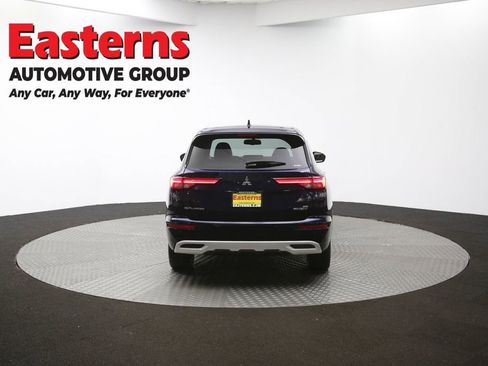 Used 2023 Mitsubishi Outlander SE image 35