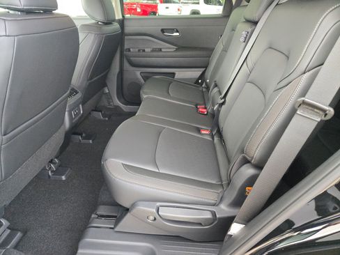New 2026 Nissan Pathfinder SL FWD image 11