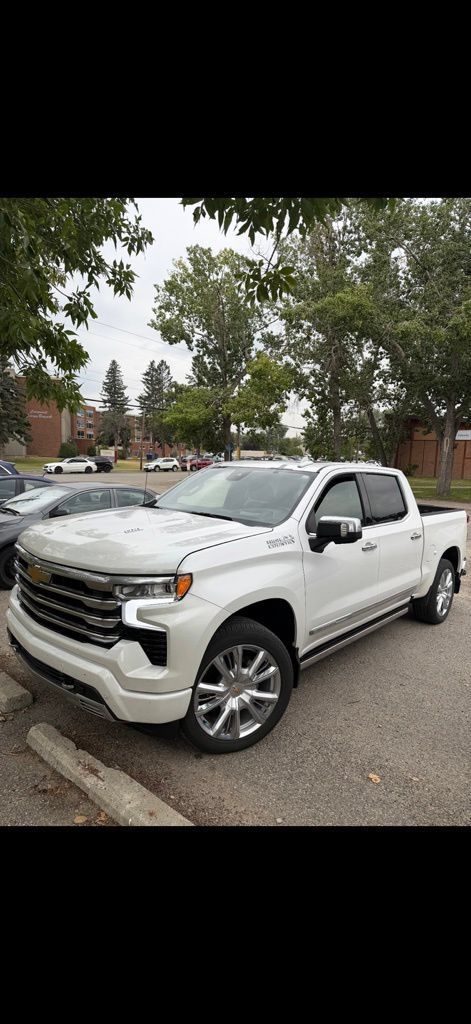 Used 2023 Chevrolet Silverado 1500 High Country w/ High Country Premium Package AWD/4WD image 1