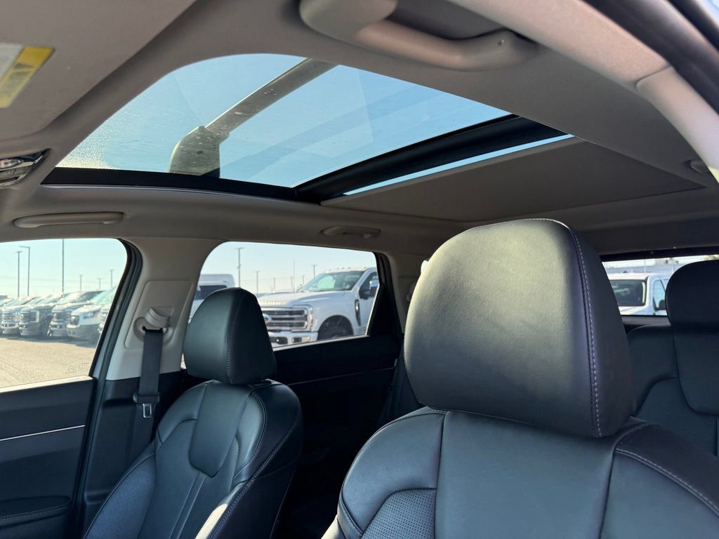 Used 2025 Kia Sorento EX w/ Panoramic Sunroof Package FWD image 5