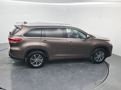 Used 2017 Toyota Highlander XLE image 59
