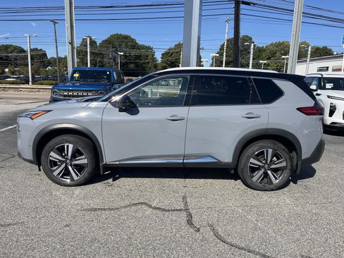 Used 2023 Nissan Rogue SL w/ SL Premium Package image 6