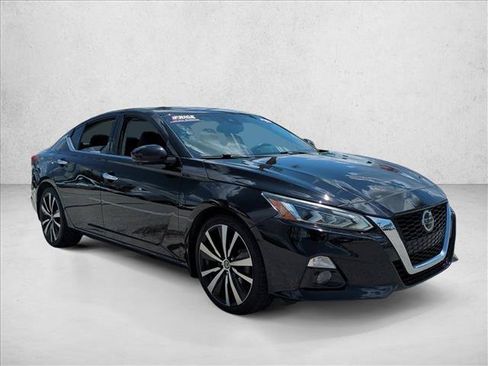 Used 2019 Nissan Altima 2.5 Platinum FWD image 3