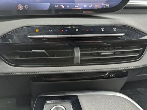 Used 2025 Buick Enclave Sport Touring image 14