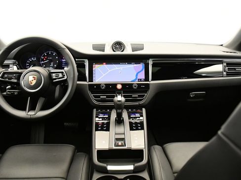 Certified 2026 Porsche Macan AWD/4WD image 23