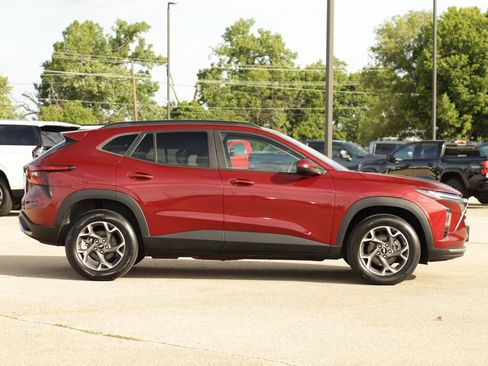 Used 2024 Chevrolet Trax LT w/ Driver Confidence Package FWD image 8