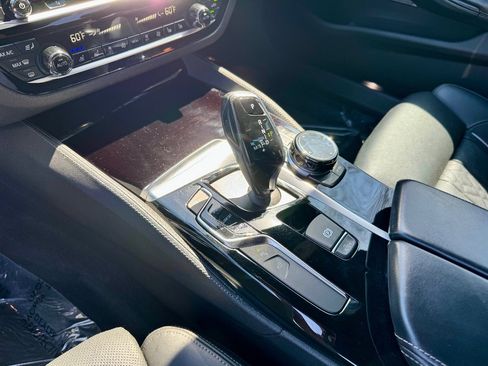 Used 2018 BMW M550i xDrive AWD/4WD image 18