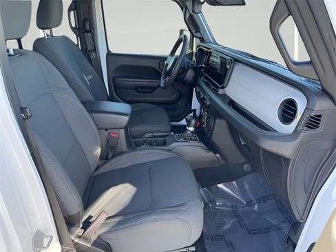 Used 2024 Jeep Gladiator Willys image 25