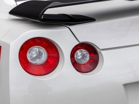 Used 2014 Nissan GT-R Black Edition image 16