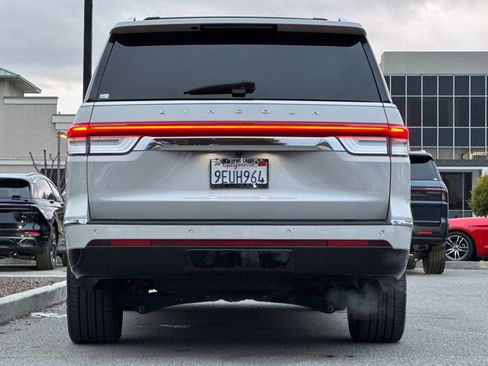 Used 2022 Lincoln Navigator L Reserve image 5