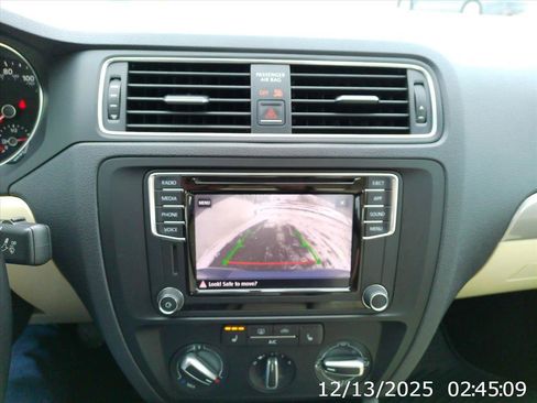 Used 2018 Volkswagen Jetta SE image 14