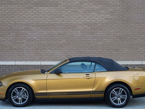Used 2010 Ford Mustang Convertible RWD image 6
