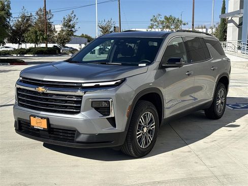 Used 2024 Chevrolet Traverse LT image 7