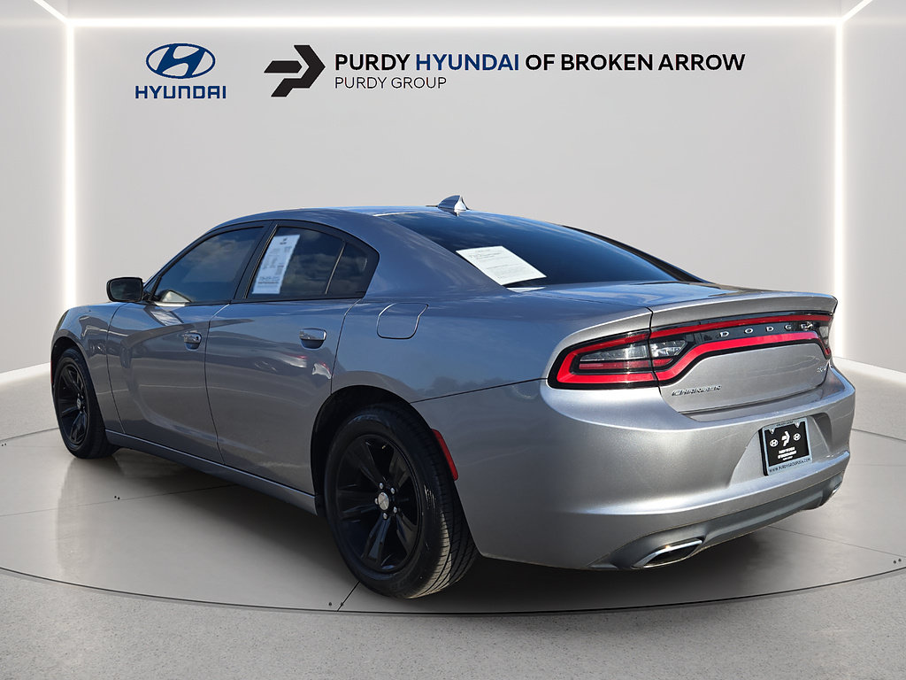 Used 2017 Dodge Charger SXT RWD image 5